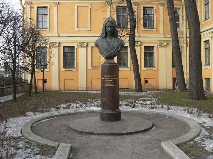 Памятник А. Меншикову. Фото В. Лурье с сайта http://www.petrograph.ru/