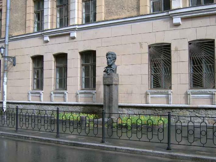 Памятник А. Мицкевичу. Фото В. Лурье с сайта http://www.petrograph.ru/