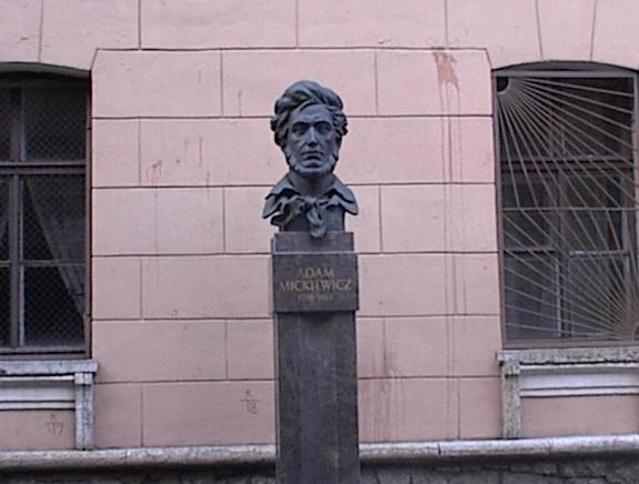 Памятник А. Мицкевичу. Фото А. Коскелло