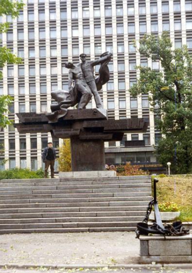 Памятник морякам-балтийцам. Фото с сайта www.spbart.ru