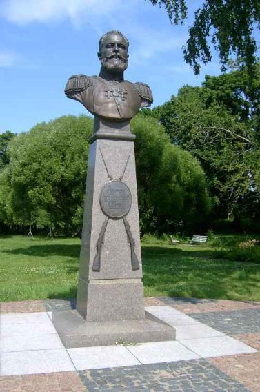 Памятник С. И. Мосину. Фото В. Лурье с сайта http://www.petrograph.ru/