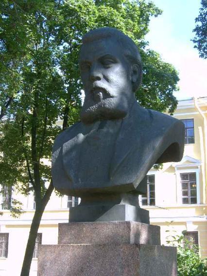 Памятник М. Мусоргскому. Фото В. Лурье с сайта http://www.petrograph.ru/