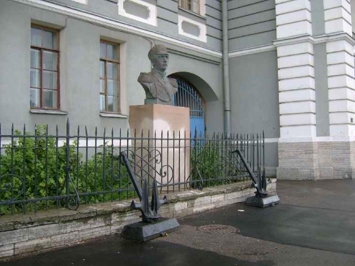 Памятник Нахимову. Фото В. Ф. Лурье с сайта http://www.petrograph.ru/