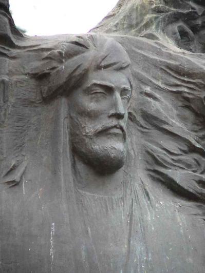 Памятник Низами. Фрагмент. Фото В. Лурье с сайта http://www.petrograph.ru/