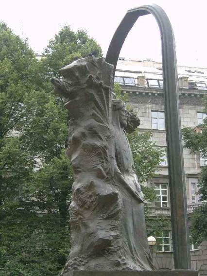 Памятник Низами. Фрагмент. Фото В. Лурье с сайта http://www.petrograph.ru/