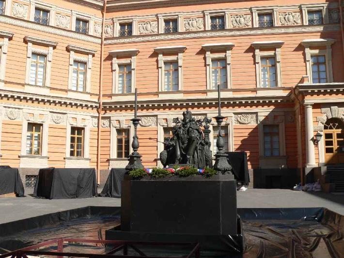 Памятник Павлу I. Фото В. Лурье с сайта http://www.petrograph.ru/