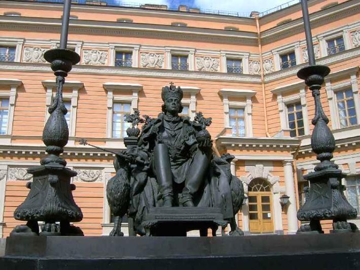 Памятник Павлу I. Фото В. Лурье с сайта http://www.petrograph.ru/