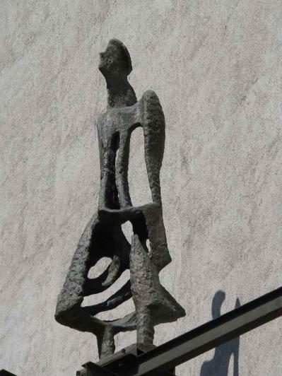 Памятник женщинам-бойцам МПВО. Фрагмент. Фото В. Лурье с сайта http://www.petrograph.ru/