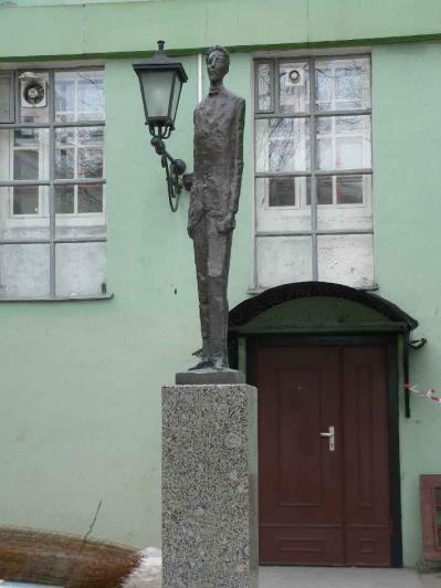 Памятник А. Блоку. Фото В. Лурье с сайта http://www.petrograph.ru/