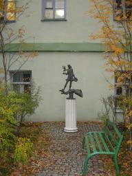 Скульптурная компрозиция "Гулливер". Фото И. Демидова. 10 октября 2008 г.