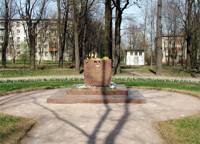 Memorial in the honour of Pushkin Town dwellers - heroes of the USSR. A photograph of Dm. Torgushnikov from the web site http://memo.rkka.ru/