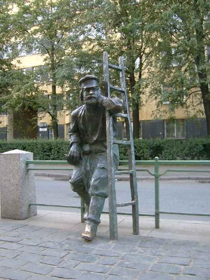 Памятник фонарщику. Фото В. Лурье с сайта http://www.petrograph.ru/
