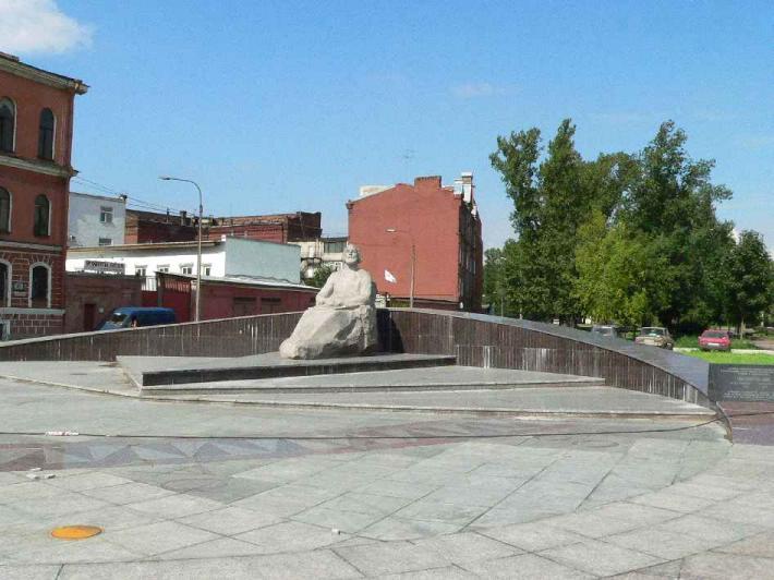 Памятник Циолковскому. Фото В. Ф. Лурье с сайта http://www.petrograph.ru/