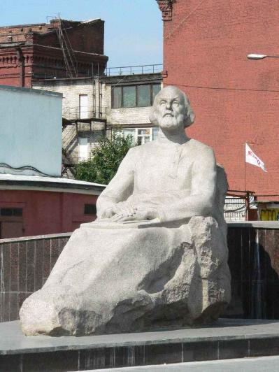Памятник Циолковскому. Фото В. Ф. Лурье с сайта http://www.petrograph.ru/
