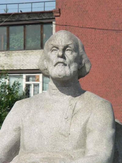 Памятник Циолковскому. Фрагмент. Фото В. Ф. Лурье с сайта http://www.petrograph.ru/