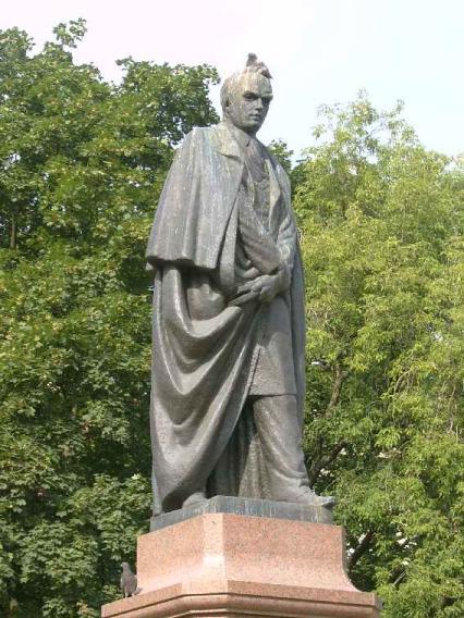 Памятник Т.Г. Шевченко. Фото В. Лурье с сайта http://www.petrograph.ru/