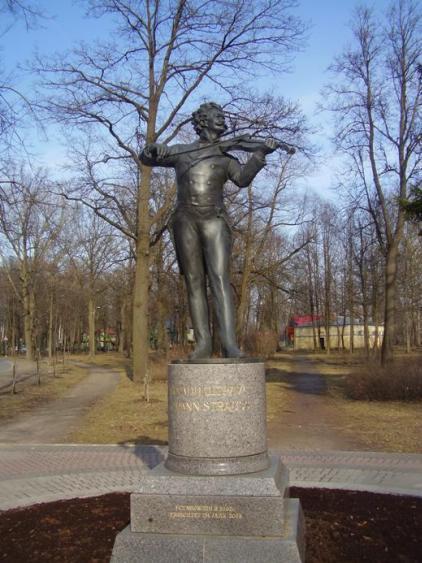 Памятник Иоганну Штраусу в Павловске. Фото с сайта : www.aprioru.narod.ru/
