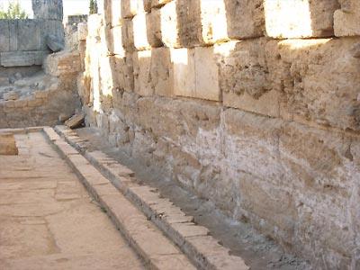 Туалет в греческом г. Хиерополис (III век до н.э.)