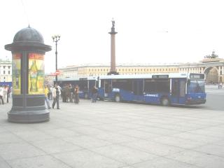 Передвижной санитарно-гигиенический комплекса (2 автобуса) на Дворцовой площади »