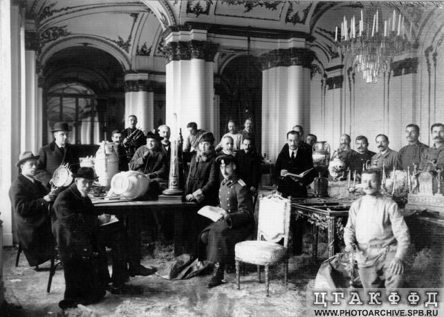 Комиссия во дворце. Октябрь 1917 г.