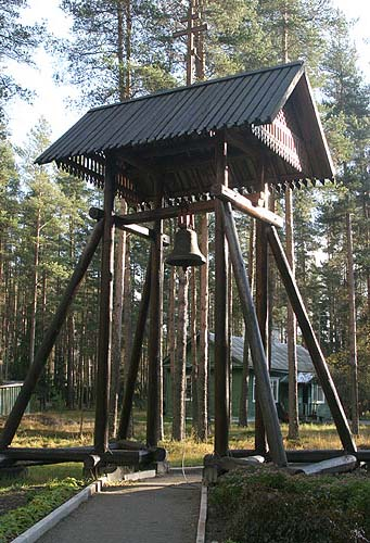 Звонница на Левашовском мемориальном кладбище.
Изображение с сайта: http://karta.psmb.ru/uploads/tx_rmap/6.jpg
