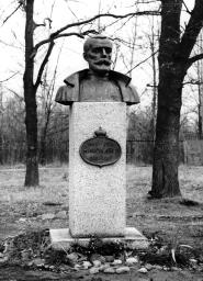 Monument to Emperor Nicholas II on the grounds of the Court Cathedral of Our Lady Fedorovskaya.