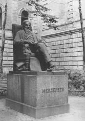 Monument to D.I.Mendeleev on the Moscovsky Avenue.