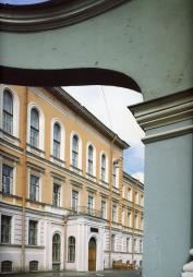 Building of the former Annenschule.