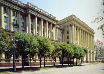 Неоклассицизм. Здание института ЛенНИИпроект на Троицкой площади.