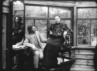 I.E.Repin and his wife N.B.Nordman-Severova in The Penaty. Photo, 1905.