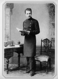 Студент С-Петербургского университета. Фото Н. Ануфриева. 1880-е