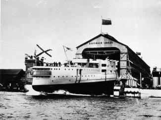 Baltysky Plant. The launch of the Pobeda battleship. May 11, 1900.
