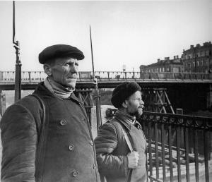 Soldiers of Frunzensky District Workers' Battalion A.E.Ratnikov and S.I.Menshikov. Photo by R.Mazelev. October 24, 1941.