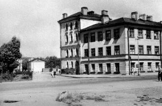 Здание Общества временной помощи бедным. Фото 1950-х гг.