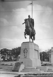 Памятник Александру Невскому. 2002. Скульпторы В.Г. Козенюк, А.А. Пальмин