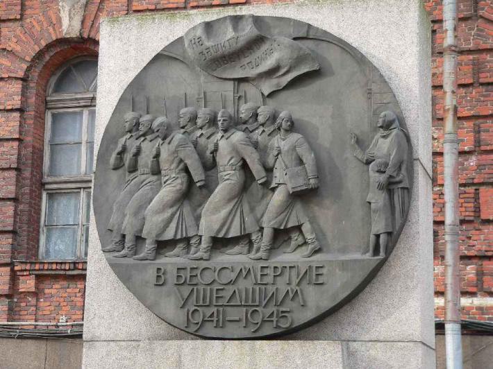 В бессмертие ушедшим. Фото В. Лурье с сайта http://www.petrograph.ru/