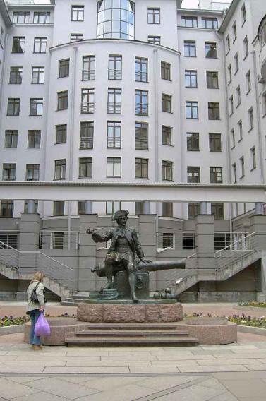 Памятник Василию. Фото В. Лурье с сайта http://www.petrograph.ru/