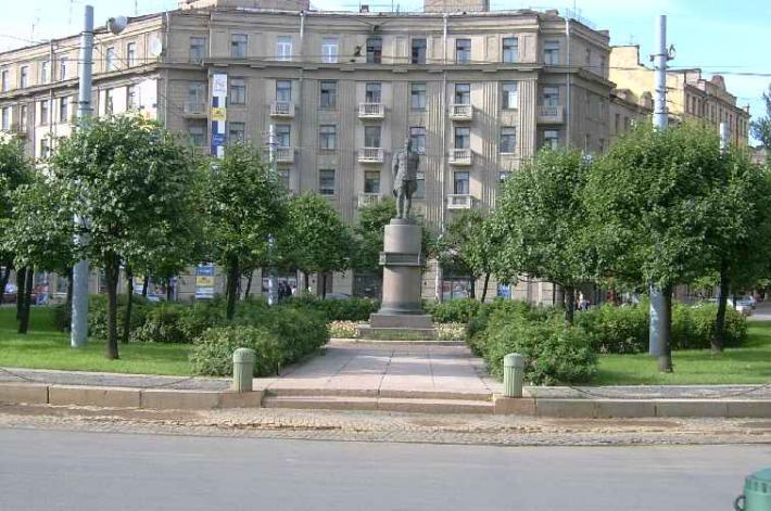 Памятник Говорову. Фото В. Лурье с сайта http://www.petrograph.ru/