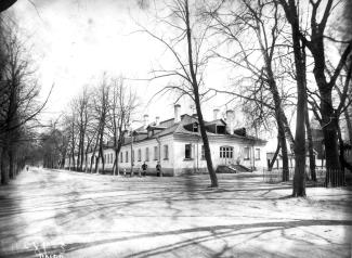 Вид здания Инвалидного дома  Императора Павла I (Каменный остров,12). 1909. Фотограф Я.В. Штейнберг. ЦГАКФФД
