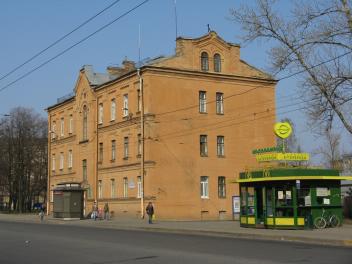 Здание Общества вспоможения бедным Спасо-бочаринского прихода на Выборгской стороне (Кондратьевский пр., 25). Современный вид. Фото Марьяны Несиной.