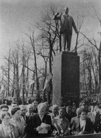 Monument to E. Telman.