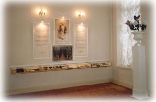 Tsarskoye Selo gymnasium of arts named after Anna Akhmatova, (former musical school No. 10).  The museum exposition "Anna Akhmatova. Tsarskoye Selo" of 1999. Authors: the artist-architect Z.B. Tomashevskaya, artists O. Zvereva and A. Tomashevskaya.