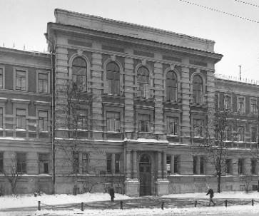 Tsarskoye Selo Real School (with a garden and fence).