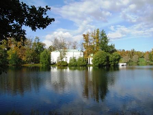 Концертный зал "на острову" фото с сайта http://www.spb-rf.ru/pushkin_hall.htm