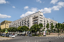Дом политкаторжан, Троицкая пл., 1.
Изображение с сайта: https://ru.wikipedia.org/wiki/%C4%EE%EC_%EF%EE%EB%E8%F2%EA%E0%F2%EE%F0%E6%E0%ED