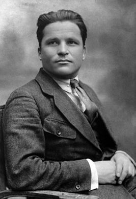 С.М. Киров (наст. фам. Костриков).
Изображение с сайта: https://ru.wikipedia.org/wiki/%D0%9A%D0%B8%D1%80%D0%BE%D0%B2,_%D0%A1%D0%B5%D1%80%D0%B3%D0%B5%D0%B9_%D0%9C%D0%B8%D1%80%D0%BE%D0%BD%D0%BE%D0%B2%D0%B8%D1%87
01.03.2016